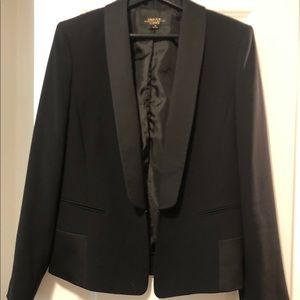 TAHARI Size 12 Polyester Suit Jacket Gently Worn